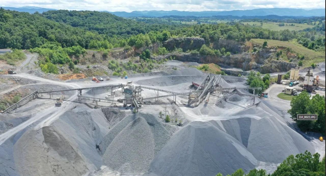 Processing plant and stockpiles at the Glade Spring quarry